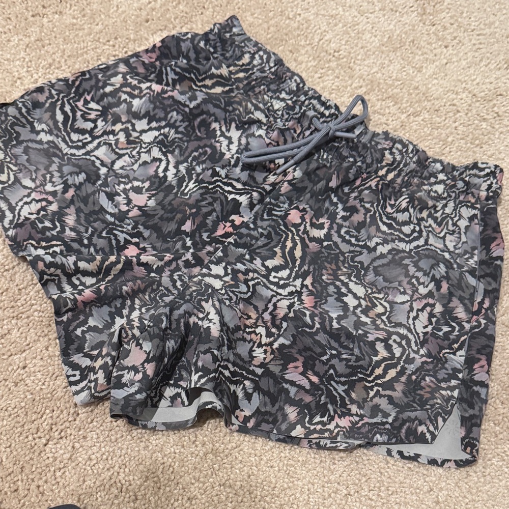 Athleta Gray Patterned Women's Shorts